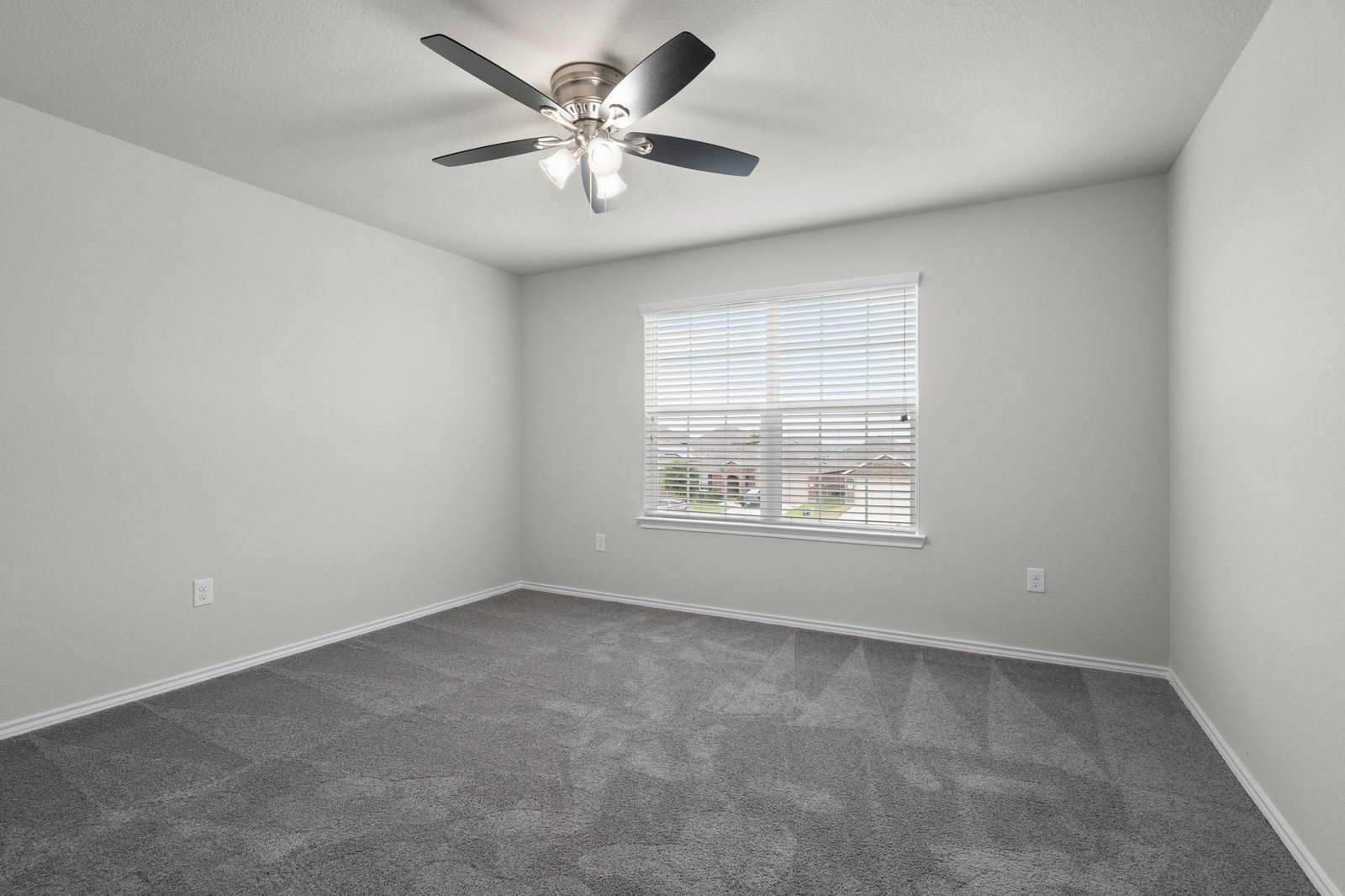 The same bedroom empty